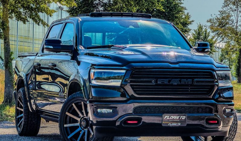 DODGE RAM 1500 5.7L V8 HEMI 4X4 * LARAMIE * SPORT * BLACK-OPPS * BOM VOL * NIEUWSTAAT * BOUWJAAR 2024 * HEAD-UP DISPLAY * DIGITALE BINNEN SPIEGEL CAMERA * AFSTAND START * 122 LITER ONDERBOUW LPG * 22 INCH TD SPORTVELGEN * 360 CAMERA * ADAPTIEVE CRUISE CONTROLE * VIRTUAL COCKPIT * vol
