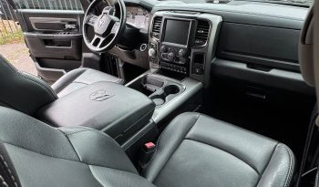 DODGE RAM 1500 5.7L HEMI V8 4X4 401PK * SPORT * WIDE BODY * LAGE BIJTELLING * AFSTAND START * DIKKE PICK-UP * CARBON STRIPING * LUCHTVERING * SPATBORD VERBREDERS * LED VERLICHTING * STOELVERWARMING * STOELVERKOELING * STUURVERWARMING * vol