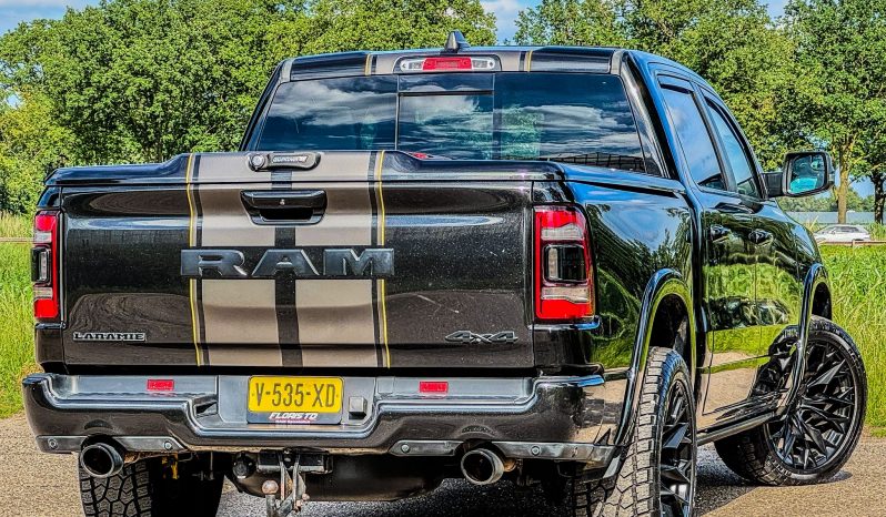 DODGE RAM 1500 5.7L HEMI 4X4 401PK * LARAMIE * SPORT * FULL OPTION * 22 INCH FUEL LICHTMETALEN SPORTVELGEN * MARGE * GEEN EXTRA BTW * CUSTOM STRIPING * KLEPPENDEMPER UITLAAT SYSTEEM * 3500 KG TREKHAAK * 360 CAMERA * LANE ASSIST * vol