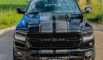 DODGE RAM 1500 5.7L HEMI 4X4 401PK * LARAMIE * SPORT * FULL OPTION * 22 INCH FUEL LICHTMETALEN SPORTVELGEN * MARGE * GEEN EXTRA BTW * CUSTOM STRIPING * KLEPPENDEMPER UITLAAT SYSTEEM * 3500 KG TREKHAAK * 360 CAMERA * LANE ASSIST * vol