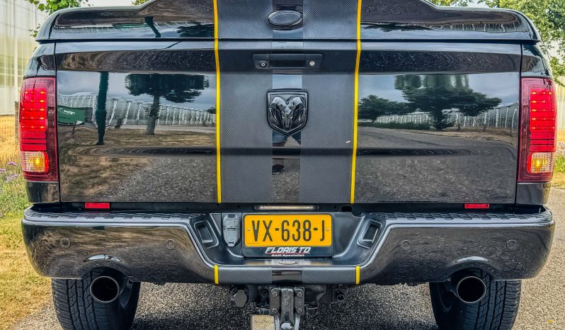DODGE RAM 1500 5.7L HEMI V8 4X4 401PK * SPORT * WIDE BODY * LAGE BIJTELLING * AFSTAND START * DIKKE PICK-UP * CARBON STRIPING * LUCHTVERING * SPATBORD VERBREDERS * LED VERLICHTING * STOELVERWARMING * STOELVERKOELING * STUURVERWARMING * vol