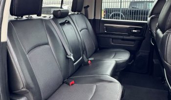 DODGE RAM 1500 5.7L HEMI V8 4X4 401PK * SPORT * WIDE BODY * LAGE BIJTELLING * AFSTAND START * DIKKE PICK-UP * CARBON STRIPING * LUCHTVERING * SPATBORD VERBREDERS * LED VERLICHTING * STOELVERWARMING * STOELVERKOELING * STUURVERWARMING * vol