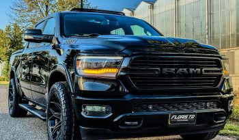 DODGE RAM 1500 5.7L HEMI V8 4X4 * BLACK-OPPS * LPG PRINS 122 LITER * AFSTAND START * ZWARTE HEMEL * BEDCOVER AFSLUITBAAR * TREKHAAK 3500 KG * STOELVERWARMING * STUURVERWARMING * PARKEERSENSOREN * ACHTERUIT RIJ CAMERA * ALPINE SOUND SYSTEM * vol