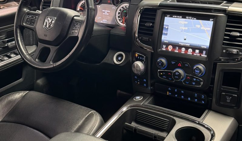 DODGE RAM 1500 5.7L HEMI V8 4X4 * SPORT * WIDE BODY * BLACK-OPPS * FULL OPTION * LIEFHEBBER * LUCHTVERING * AFSTAND START * 20 INCH LICHTMETALEN SPORTVELGEN * CUSTOM OPEN UITLAATSYSTEEM MET AFSTANDSBEDIENING * vol