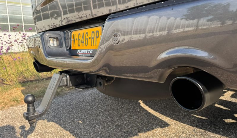 DODGE RAM 1500 5.7L HEMI V8 4X4 401PK * LARAMIE * BLACK-OPPS * 1E EIGENAAR * CUSTOM PERFORMANCE HOOD * AFSTAND START * 122 LITER PRINS LPG * 3500 KG TREKGEWICHT TREKHAAK * SMOKE VERLICHTING ROND OM * STOELVERKOELING * STOELVERWARMING * STUURVERWARMING * vol