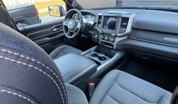 DODGE RAM 1500 5.7L HEMI V8 4X4 * BLACK-OPPS * LPG PRINS 122 LITER * AFSTAND START * ZWARTE HEMEL * BEDCOVER AFSLUITBAAR * TREKHAAK 3500 KG * STOELVERWARMING * STUURVERWARMING * PARKEERSENSOREN * ACHTERUIT RIJ CAMERA * ALPINE SOUND SYSTEM * vol