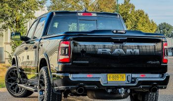 DODGE RAM 1500 5.7L HEMI V8 4X4 * BLACK-OPPS * LPG PRINS 122 LITER * AFSTAND START * ZWARTE HEMEL * BEDCOVER AFSLUITBAAR * TREKHAAK 3500 KG * STOELVERWARMING * STUURVERWARMING * PARKEERSENSOREN * ACHTERUIT RIJ CAMERA * ALPINE SOUND SYSTEM * vol