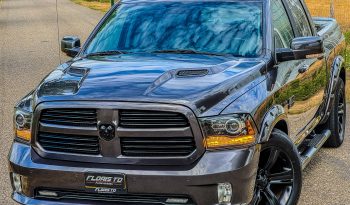 DODGE RAM 1500 5.7L HEMI V8 4X4 * SPORT * WIDE BODY * BLACK-OPPS * FULL OPTION * LIEFHEBBER * LUCHTVERING * AFSTAND START * 20 INCH LICHTMETALEN SPORTVELGEN * CUSTOM OPEN UITLAATSYSTEEM MET AFSTANDSBEDIENING * vol