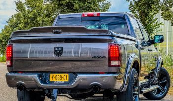 DODGE RAM 1500 5.7L HEMI V8 4X4 * SPORT * WIDE BODY * BLACK-OPPS * FULL OPTION * LIEFHEBBER * LUCHTVERING * AFSTAND START * 20 INCH LICHTMETALEN SPORTVELGEN * CUSTOM OPEN UITLAATSYSTEEM MET AFSTANDSBEDIENING * vol