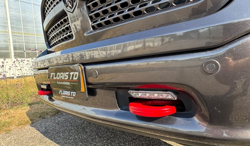 DODGE RAM 1500 5.7L HEMI V8 4X4 401PK * LARAMIE * BLACK-OPPS * 1E EIGENAAR * CUSTOM PERFORMANCE HOOD * AFSTAND START * 122 LITER PRINS LPG * 3500 KG TREKGEWICHT TREKHAAK * SMOKE VERLICHTING ROND OM * STOELVERKOELING * STOELVERWARMING * STUURVERWARMING * vol