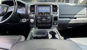 DODGE RAM 1500 5.7L HEMI V8 4X4 * SPORT * WIDE BODY * BLACK-OPPS * FULL OPTION * LIEFHEBBER * LUCHTVERING * AFSTAND START * 20 INCH LICHTMETALEN SPORTVELGEN * CUSTOM OPEN UITLAATSYSTEEM MET AFSTANDSBEDIENING * vol