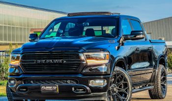 DODGE RAM 1500 5.7L HEMI V8 4X4 * BLACK-OPPS * LPG PRINS 122 LITER * AFSTAND START * ZWARTE HEMEL * BEDCOVER AFSLUITBAAR * TREKHAAK 3500 KG * STOELVERWARMING * STUURVERWARMING * PARKEERSENSOREN * ACHTERUIT RIJ CAMERA * ALPINE SOUND SYSTEM * vol