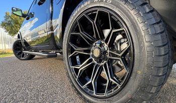 DODGE RAM 1500 5.7L HEMI V8 4X4 * BLACK-OPPS * LPG PRINS 122 LITER * AFSTAND START * ZWARTE HEMEL * BEDCOVER AFSLUITBAAR * TREKHAAK 3500 KG * STOELVERWARMING * STUURVERWARMING * PARKEERSENSOREN * ACHTERUIT RIJ CAMERA * ALPINE SOUND SYSTEM * vol