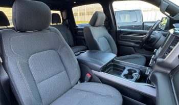 DODGE RAM 1500 5.7L HEMI V8 4X4 * BLACK-OPPS * LPG PRINS 122 LITER * AFSTAND START * ZWARTE HEMEL * BEDCOVER AFSLUITBAAR * TREKHAAK 3500 KG * STOELVERWARMING * STUURVERWARMING * PARKEERSENSOREN * ACHTERUIT RIJ CAMERA * ALPINE SOUND SYSTEM * vol