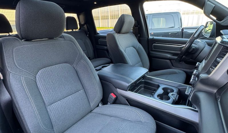 DODGE RAM 1500 5.7L HEMI V8 4X4 * BLACK-OPPS * LPG PRINS 122 LITER * AFSTAND START * ZWARTE HEMEL * BEDCOVER AFSLUITBAAR * TREKHAAK 3500 KG * STOELVERWARMING * STUURVERWARMING * PARKEERSENSOREN * ACHTERUIT RIJ CAMERA * ALPINE SOUND SYSTEM * vol