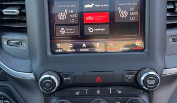 DODGE RAM 1500 5.7L HEMI V8 4X4 * BLACK-OPPS * LPG PRINS 122 LITER * AFSTAND START * ZWARTE HEMEL * BEDCOVER AFSLUITBAAR * TREKHAAK 3500 KG * STOELVERWARMING * STUURVERWARMING * PARKEERSENSOREN * ACHTERUIT RIJ CAMERA * ALPINE SOUND SYSTEM * vol