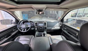 DODGE RAM 1500 5.7L HEMI V8 4X4 * SPORT * WIDE BODY * BLACK-OPPS * FULL OPTION * LIEFHEBBER * LUCHTVERING * AFSTAND START * 20 INCH LICHTMETALEN SPORTVELGEN * CUSTOM OPEN UITLAATSYSTEEM MET AFSTANDSBEDIENING * vol