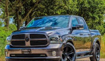 DODGE RAM 1500 5.7L HEMI V8 4X4 * SPORT * WIDE BODY * BLACK-OPPS * FULL OPTION * LIEFHEBBER * LUCHTVERING * AFSTAND START * 20 INCH LICHTMETALEN SPORTVELGEN * CUSTOM OPEN UITLAATSYSTEEM MET AFSTANDSBEDIENING * vol