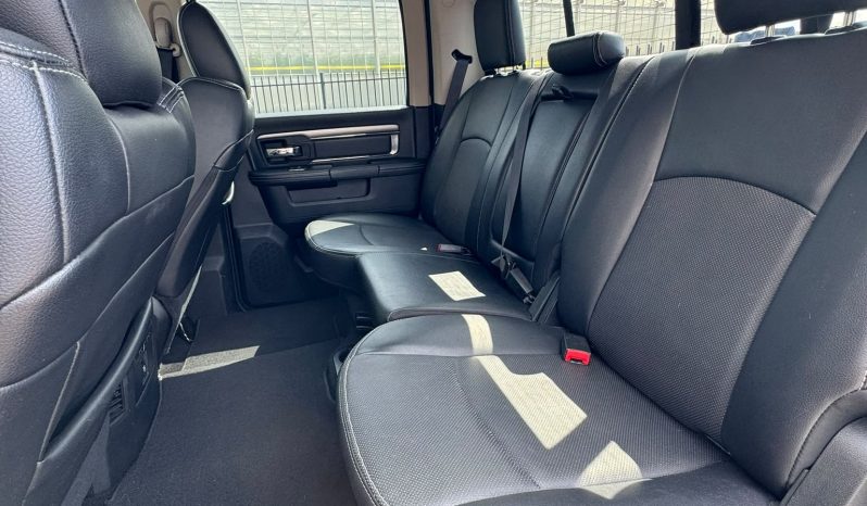 DODGE RAM 1500 5.7L HEMI V8 4X4 * SPORT * WIDE BODY * BLACK-OPPS * FULL OPTION * LIEFHEBBER * LUCHTVERING * AFSTAND START * 20 INCH LICHTMETALEN SPORTVELGEN * CUSTOM OPEN UITLAATSYSTEEM MET AFSTANDSBEDIENING * vol