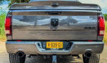 DODGE RAM 1500 5.7L HEMI V8 4X4 * SPORT * WIDE BODY * BLACK-OPPS * FULL OPTION * LIEFHEBBER * LUCHTVERING * AFSTAND START * 20 INCH LICHTMETALEN SPORTVELGEN * CUSTOM OPEN UITLAATSYSTEEM MET AFSTANDSBEDIENING * vol