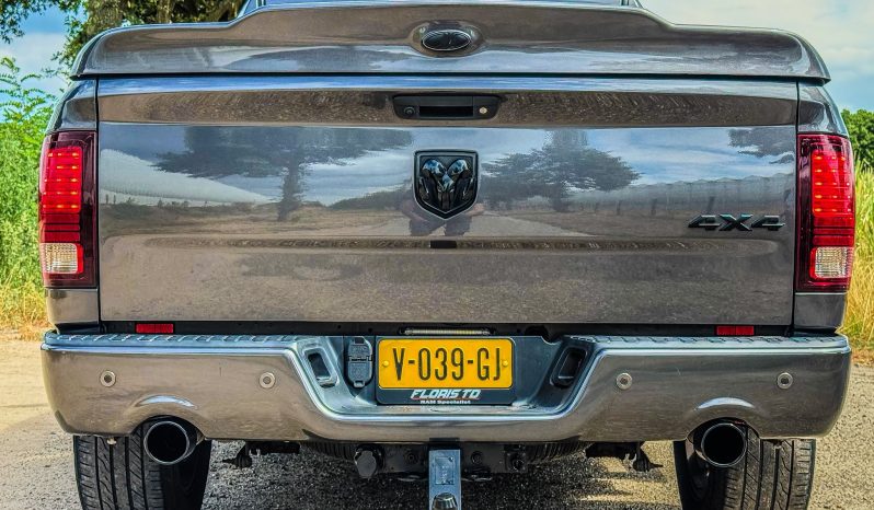DODGE RAM 1500 5.7L HEMI V8 4X4 * SPORT * WIDE BODY * BLACK-OPPS * FULL OPTION * LIEFHEBBER * LUCHTVERING * AFSTAND START * 20 INCH LICHTMETALEN SPORTVELGEN * CUSTOM OPEN UITLAATSYSTEEM MET AFSTANDSBEDIENING * vol
