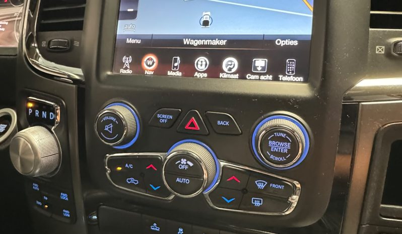 DODGE RAM 1500 5.7L HEMI V8 4X4 * SPORT * WIDE BODY * BLACK-OPPS * FULL OPTION * LIEFHEBBER * LUCHTVERING * AFSTAND START * 20 INCH LICHTMETALEN SPORTVELGEN * CUSTOM OPEN UITLAATSYSTEEM MET AFSTANDSBEDIENING * vol