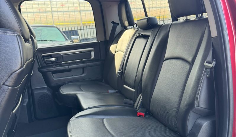 DODGE RAM 1500 5.7L HEMI 4X4 401PK * SPORT * WIDE BODY * UNIEKE KLEUR * LAGE BIJTELLING * LUCHTVERING * AFSTAND START * 20 INCH OFF-ROAD BREEDSET * STOELVERKOELING * STOELVERWARMING * STUURVERWARMING * PERFORMANCE HOOD * LPG 322 LITER PRINS * vol