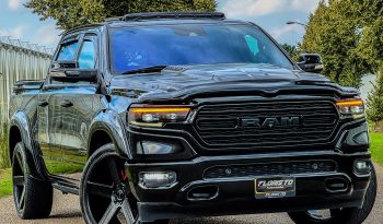 DODGE RAM 1500 5.7L HEMI V8 4X4 401PK * LIMITED EDITION * FULL OPTION * BLACK-OPPS * WIDE BODY * 24 INCH DUB LICHTMETALEN SPORTVELGEN * ( MOGELIJKHEID TOT BIJTELLINGVRIJ RIJDEN ) * NIEUWSTAAT * PERFORMANCE OPEN UITLAATSYSTEEM * vol
