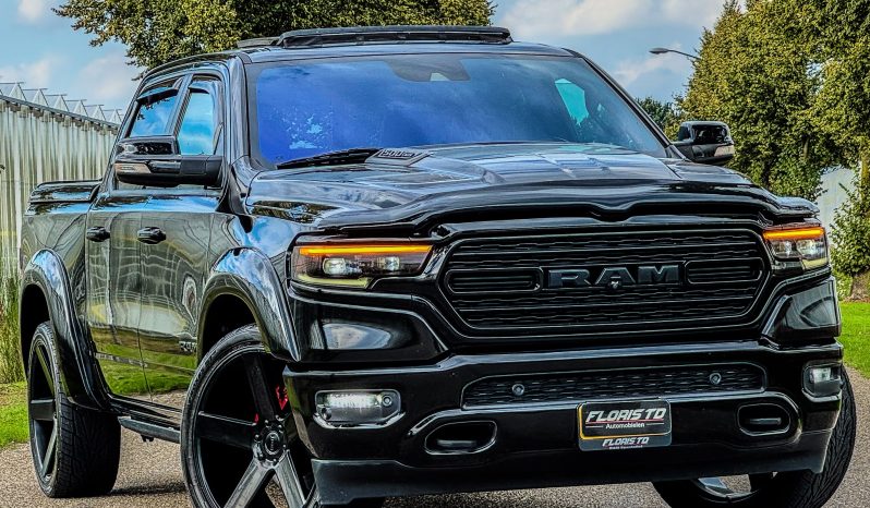 DODGE RAM 1500 5.7L HEMI V8 4X4 401PK * LIMITED EDITION * FULL OPTION * BLACK-OPPS * WIDE BODY * 24 INCH DUB LICHTMETALEN SPORTVELGEN * ( MOGELIJKHEID TOT BIJTELLINGVRIJ RIJDEN ) * NIEUWSTAAT * PERFORMANCE OPEN UITLAATSYSTEEM * vol