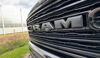 DODGE RAM 1500 5.7L HEMI V8 4X4 401PK * LIMITED EDITION * FULL OPTION * BLACK-OPPS * WIDE BODY * 24 INCH DUB LICHTMETALEN SPORTVELGEN * ( MOGELIJKHEID TOT BIJTELLINGVRIJ RIJDEN ) * NIEUWSTAAT * PERFORMANCE OPEN UITLAATSYSTEEM * vol