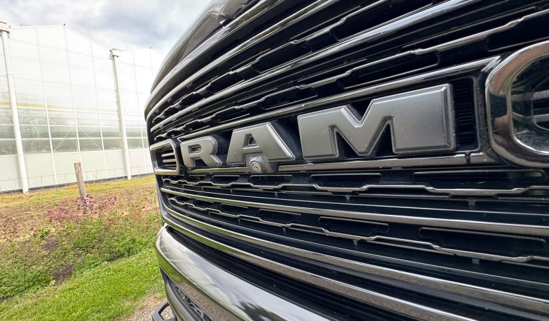 DODGE RAM 1500 5.7L HEMI V8 4X4 401PK * LIMITED EDITION * FULL OPTION * BLACK-OPPS * WIDE BODY * 24 INCH DUB LICHTMETALEN SPORTVELGEN * ( MOGELIJKHEID TOT BIJTELLINGVRIJ RIJDEN ) * NIEUWSTAAT * PERFORMANCE OPEN UITLAATSYSTEEM * vol