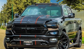 DODGE RAM 1500 5.7L HEMI 4X4 401PK * LARAMIE * SPORT * BLACK-OPPS * LAGE BIJTELLING * CUSTOM VIPER STRIPING * CHERRY BOM UITLAATSYSTEEM * AFSTAND START * PPF SMOKE VERLICHTING * 122 LITER PRINS LPG * 22 INCH 4-PLAY LICHTMETALEN SPORTVELGEN * HELE DIKKE PICK-UP * vol