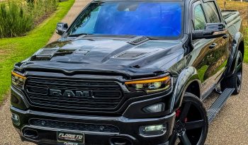 DODGE RAM 1500 5.7L HEMI V8 4X4 401PK * LIMITED EDITION * FULL OPTION * BLACK-OPPS * WIDE BODY * 24 INCH DUB LICHTMETALEN SPORTVELGEN * ( MOGELIJKHEID TOT BIJTELLINGVRIJ RIJDEN ) * NIEUWSTAAT * PERFORMANCE OPEN UITLAATSYSTEEM * vol