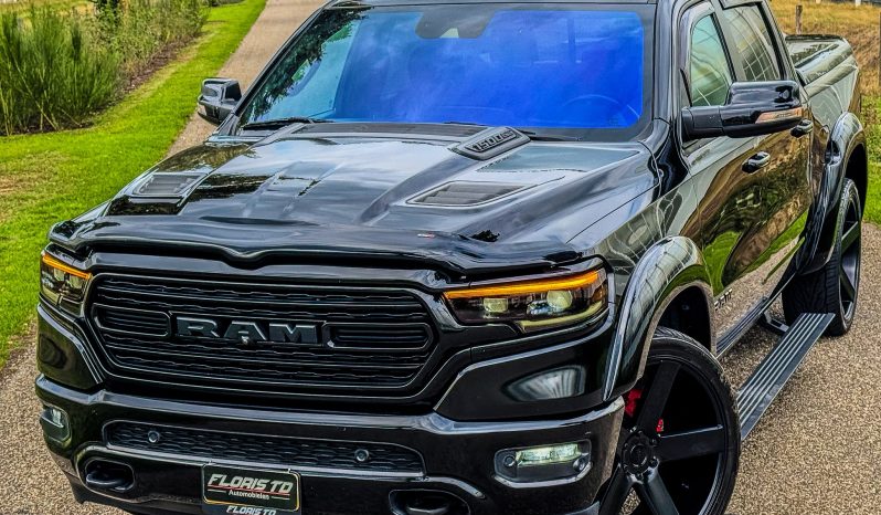 DODGE RAM 1500 5.7L HEMI V8 4X4 401PK * LIMITED EDITION * FULL OPTION * BLACK-OPPS * WIDE BODY * 24 INCH DUB LICHTMETALEN SPORTVELGEN * ( MOGELIJKHEID TOT BIJTELLINGVRIJ RIJDEN ) * NIEUWSTAAT * PERFORMANCE OPEN UITLAATSYSTEEM * vol