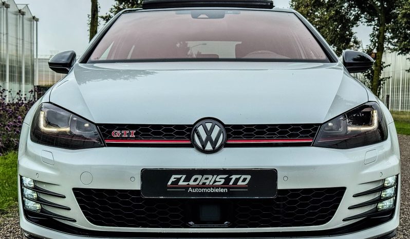 VOLKSWAGEN GOLF GTI 2.0L PERFORMANCE 350 PK * DSG * FULL OPTION * 20 INCH LICHTMETALEN SPORTVELGEN * LIEFHEBBER * ONDERHOUDSHISTORIE * ZWARTE HEMEL * SCHUIFKANTELDAK * SPECIAAL UITLAATSYSTEEM * PPF SMOKE VERLICHTING * vol