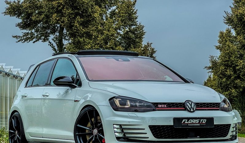 VOLKSWAGEN GOLF GTI 2.0L PERFORMANCE 350 PK * DSG * FULL OPTION * 20 INCH LICHTMETALEN SPORTVELGEN * LIEFHEBBER * ONDERHOUDSHISTORIE * ZWARTE HEMEL * SCHUIFKANTELDAK * SPECIAAL UITLAATSYSTEEM * PPF SMOKE VERLICHTING * vol