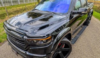 DODGE RAM 1500 5.7L HEMI V8 4X4 401PK * LIMITED EDITION * FULL OPTION * BLACK-OPPS * WIDE BODY * 24 INCH DUB LICHTMETALEN SPORTVELGEN * ( MOGELIJKHEID TOT BIJTELLINGVRIJ RIJDEN ) * NIEUWSTAAT * PERFORMANCE OPEN UITLAATSYSTEEM * vol