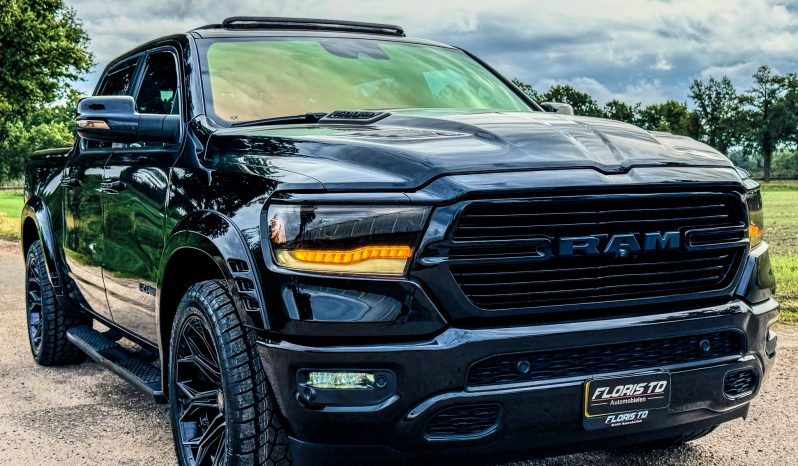 DODGE RAM 1500 5.7L HEMI V8 4X4 401PK * SPORT * BLACK-OPPS * WIDE BODY * SUPER DIKKE PICK-UP * 440 PK * MDS DELETE * CUSTOM OPEN UITLAATSYSTEEM * 200 LITER LPG * AFSTAND START * ALLE OPTIES * STOELVERKOELING * SPECIALE PERFORMANCE REMMEN * vol