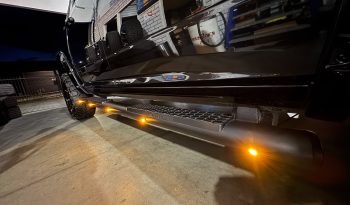 DODGE RAM 1500 5.7L HEMI 4X4 V8 401PK * SPORT * BLACK-OPPS * EXTREEM LAGE BIJTELLING * UNIEK * NEKKENDRAAIER * VERHOOGD * VERBREED * EXTREEM DIKKE LICHTMETALEN SPORTVELGEN * ROLLBAR * DUKES OF HAZZARD HOORN * CUSTOM LED VERLICHTING RONDOM * vol