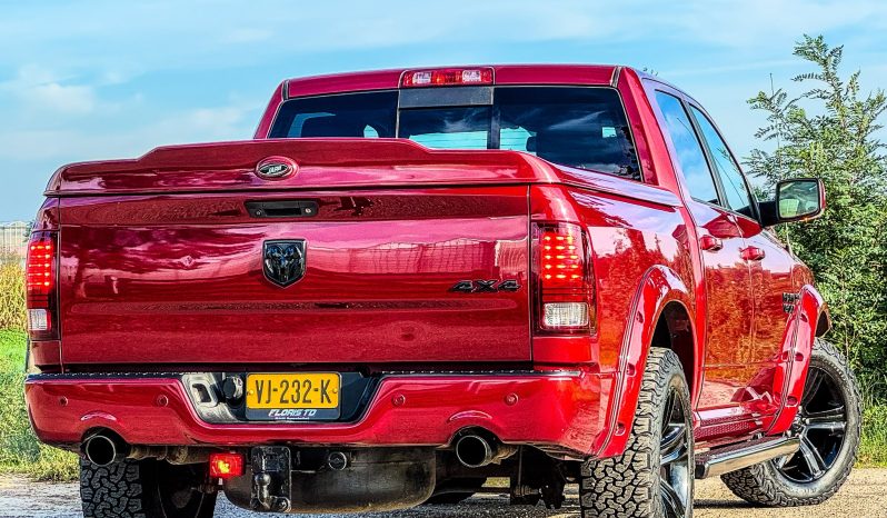 DODGE RAM 1500 5.7L HEMI 4X4 401PK * SPORT * WIDE BODY * UNIEKE KLEUR * LAGE BIJTELLING * LUCHTVERING * AFSTAND START * 20 INCH OFF-ROAD BREEDSET * STOELVERKOELING * STOELVERWARMING * STUURVERWARMING * PERFORMANCE HOOD * LPG 322 LITER PRINS * vol