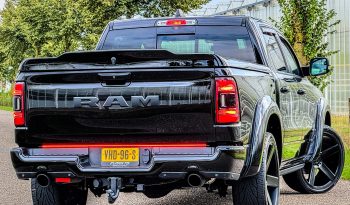 DODGE RAM 1500 5.7L HEMI V8 4X4 401PK * LIMITED EDITION * FULL OPTION * BLACK-OPPS * WIDE BODY * 24 INCH DUB LICHTMETALEN SPORTVELGEN * ( MOGELIJKHEID TOT BIJTELLINGVRIJ RIJDEN ) * NIEUWSTAAT * PERFORMANCE OPEN UITLAATSYSTEEM * vol