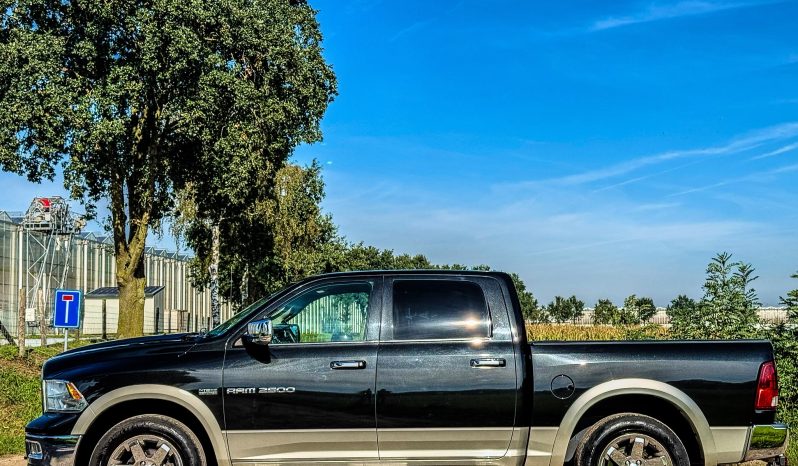 DODGE RAM 1500 5.7L HEMI 4X4 V8 400 PK * LARAMIE * LAGE BIJTELLING * YOUNGTIMER REGELING * MARGE * GEEN EXTRA BTW * SIDE BARS * LPG INSTALLATIE * AFSTAND START * ZEER NETTE STAAT * 2E EIGENAAR * PERFECT ONDERHOUDEN * CREW CAB * 20 INCH SPORTVELGEN * vol