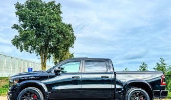 DODGE RAM 1500 5.7L HEMI V8 4X4 401PK * SPORT * BLACK-OPPS * WIDE BODY * SUPER DIKKE PICK-UP * 440 PK * MDS DELETE * CUSTOM OPEN UITLAATSYSTEEM * 200 LITER LPG * AFSTAND START * ALLE OPTIES * STOELVERKOELING * SPECIALE PERFORMANCE REMMEN * vol