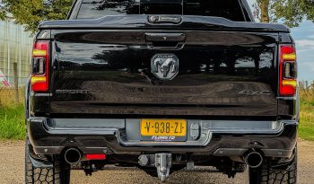 DODGE RAM 1500 5.7L HEMI V8 4X4 401PK * SPORT * BLACK-OPPS * WIDE BODY * SUPER DIKKE PICK-UP * 440 PK * MDS DELETE * CUSTOM OPEN UITLAATSYSTEEM * 200 LITER LPG * AFSTAND START * ALLE OPTIES * STOELVERKOELING * SPECIALE PERFORMANCE REMMEN * vol