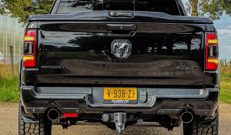 DODGE RAM 1500 5.7L HEMI V8 4X4 401PK * SPORT * BLACK-OPPS * WIDE BODY * SUPER DIKKE PICK-UP * 440 PK * MDS DELETE * CUSTOM OPEN UITLAATSYSTEEM * 200 LITER LPG * AFSTAND START * ALLE OPTIES * STOELVERKOELING * SPECIALE PERFORMANCE REMMEN * vol