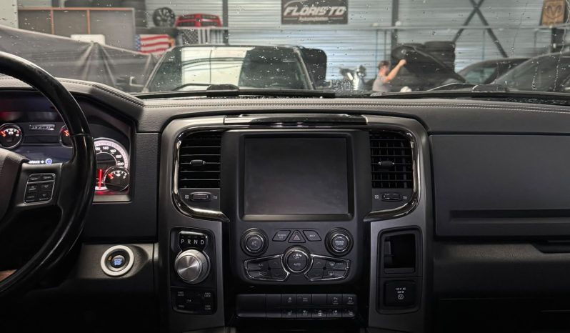 DODGE RAM 1500 5.7L HEMI 4X4 V8 401PK * SPORT * BLACK-OPPS * EXTREEM LAGE BIJTELLING * UNIEK * NEKKENDRAAIER * VERHOOGD * VERBREED * EXTREEM DIKKE LICHTMETALEN SPORTVELGEN * ROLLBAR * DUKES OF HAZZARD HOORN * CUSTOM LED VERLICHTING RONDOM * vol