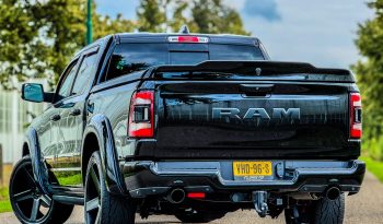 DODGE RAM 1500 5.7L HEMI V8 4X4 401PK * LIMITED EDITION * FULL OPTION * BLACK-OPPS * WIDE BODY * 24 INCH DUB LICHTMETALEN SPORTVELGEN * ( MOGELIJKHEID TOT BIJTELLINGVRIJ RIJDEN ) * NIEUWSTAAT * PERFORMANCE OPEN UITLAATSYSTEEM * vol
