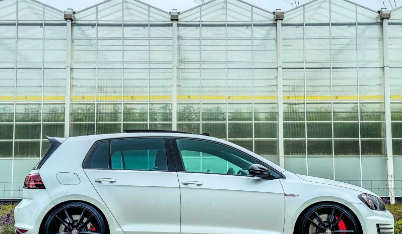 VOLKSWAGEN GOLF GTI 2.0L PERFORMANCE 350 PK * DSG * FULL OPTION * 20 INCH LICHTMETALEN SPORTVELGEN * LIEFHEBBER * ONDERHOUDSHISTORIE * ZWARTE HEMEL * SCHUIFKANTELDAK * SPECIAAL UITLAATSYSTEEM * PPF SMOKE VERLICHTING * vol