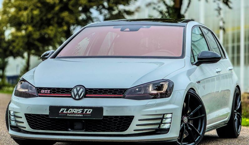 VOLKSWAGEN GOLF GTI 2.0L PERFORMANCE 350 PK * DSG * FULL OPTION * 20 INCH LICHTMETALEN SPORTVELGEN * LIEFHEBBER * ONDERHOUDSHISTORIE * ZWARTE HEMEL * SCHUIFKANTELDAK * SPECIAAL UITLAATSYSTEEM * PPF SMOKE VERLICHTING * vol
