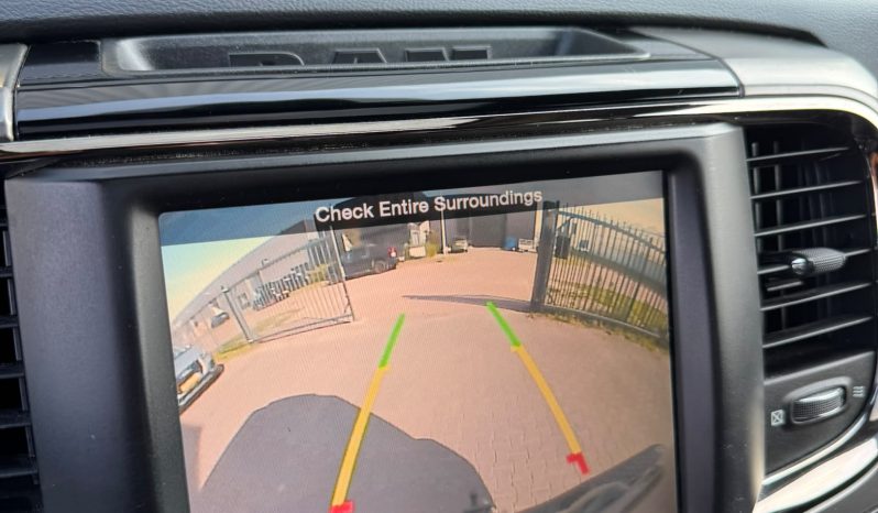 DODGE RAM 1500 5.7L HEMI 4X4 401PK * SPORT * WIDE BODY * UNIEKE KLEUR * LAGE BIJTELLING * LUCHTVERING * AFSTAND START * 20 INCH OFF-ROAD BREEDSET * STOELVERKOELING * STOELVERWARMING * STUURVERWARMING * PERFORMANCE HOOD * LPG 322 LITER PRINS * vol